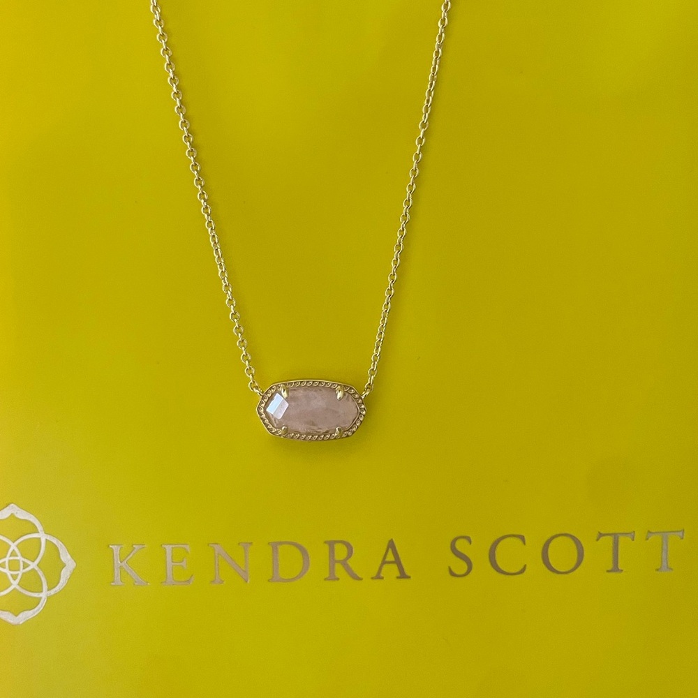 Elisa Gold Pendant Necklace in Rose Quartz